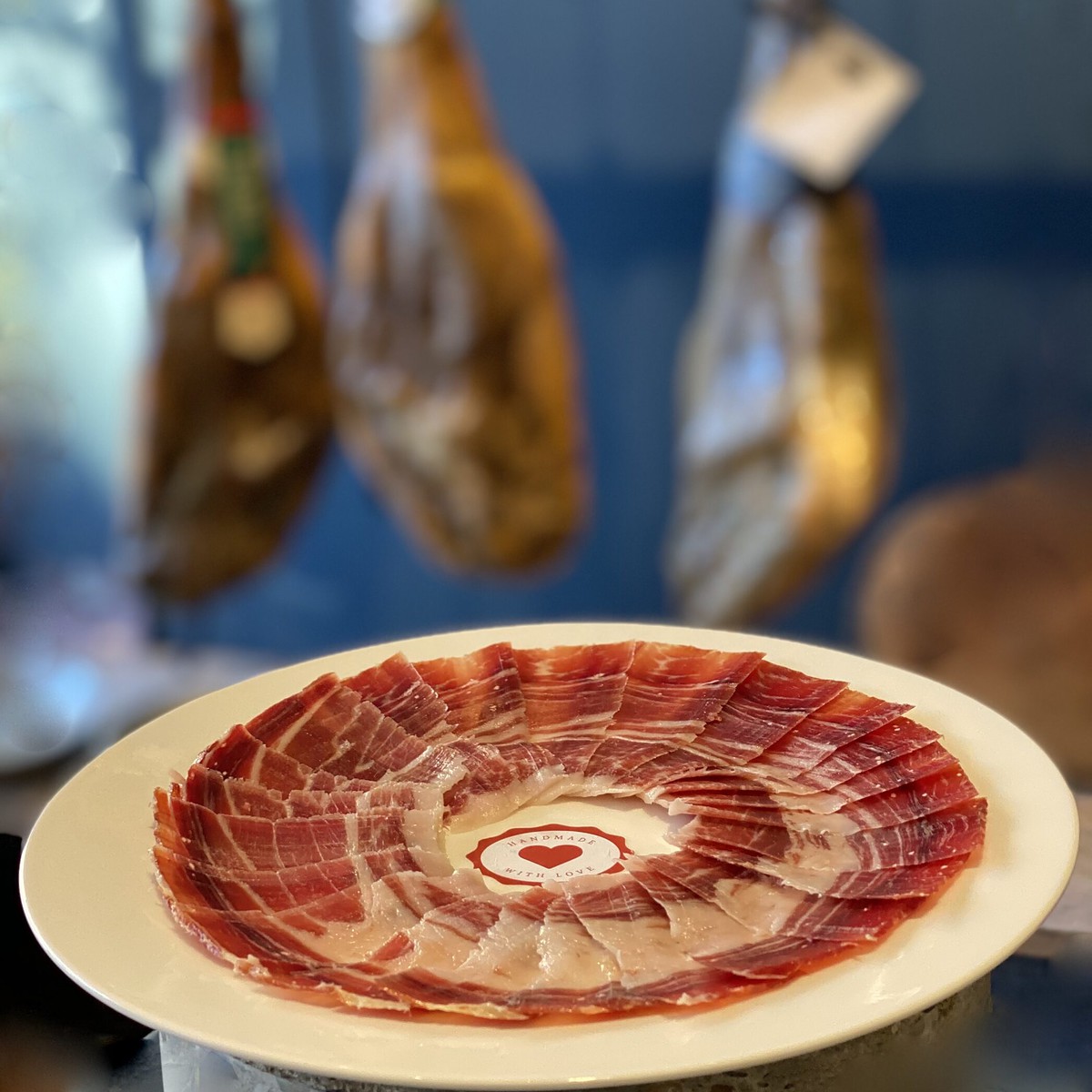 Presentation plate ham sliced. Cortadora. cortador