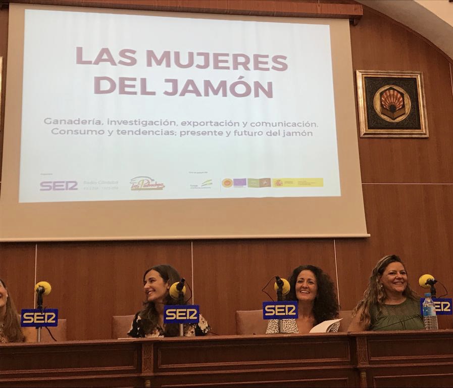 mujeres del jamon during the lecture in the university of cordoba